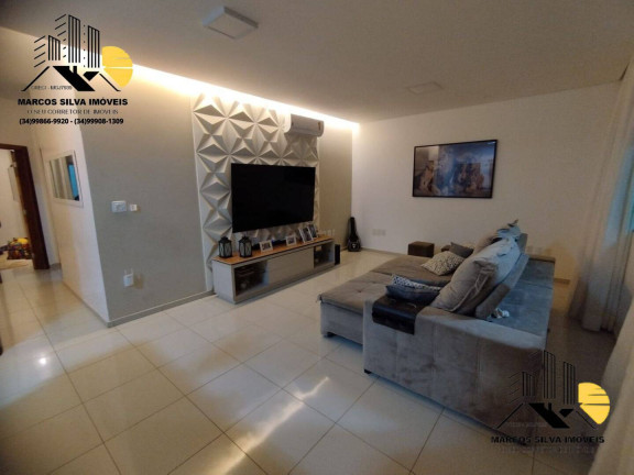 Imagem Casa com 3 Quartos à Venda, 250 m² em Jardim Europa - Uberlândia Imagem Casa com 3 Quartos à Venda, 250 m² em Jardim Europa - Uberlândia
