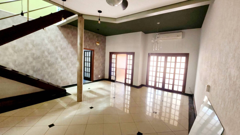 Imagem Casa com 3 Quartos à Venda, 352 m² em Jd. Estoril - Bauru Imagem Casa com 3 Quartos à Venda, 352 m² em Jd. Estoril - Bauru