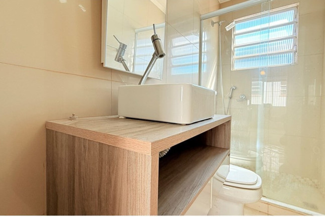 Imagem Imóvel com 2 Quartos à Venda, 65 m² em Cristal - Porto Alegre Imagem Imóvel com 2 Quartos à Venda, 65 m² em Cristal - Porto Alegre