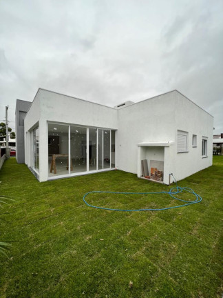 Imagem Casa com 4 Quartos à Venda, 200 m² em Centro - Capao Da Canoa Imagem Casa com 4 Quartos à Venda, 200 m² em Centro - Capao Da Canoa