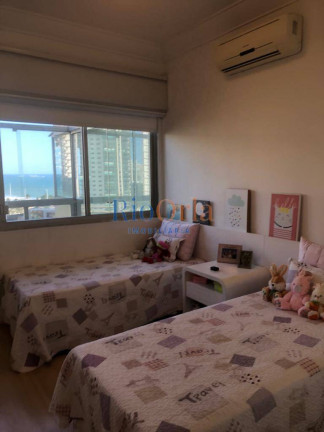 Imagem Apartamento com 3 Quartos à Venda, 220 m² em Barra Da Tijuca - Rio De Janeiro