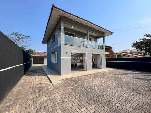Sobrado com 5 Quartos à Venda, 211 m² em Barra Do Sai - Itapoá
