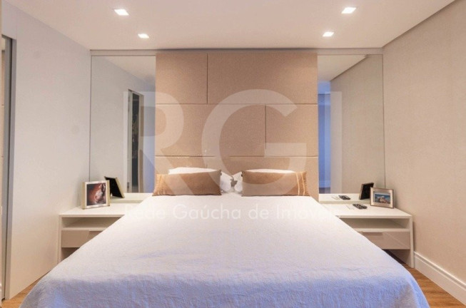 Imagem Casa com 3 Quartos à Venda, 240 m² em Jardim Itu - Porto Alegre Imagem Casa com 3 Quartos à Venda, 240 m² em Jardim Itu - Porto Alegre