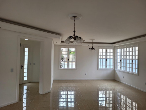 Imagem Casa com 3 Quartos à Venda, 360 m² em Camobi - Santa Maria