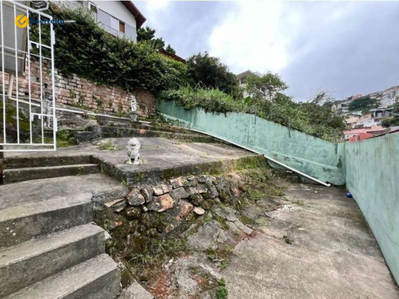 Imagem Casa com 3 Quartos à Venda, em Agronômica - Florianópolis Imagem Casa com 3 Quartos à Venda, em Agronômica - Florianópolis