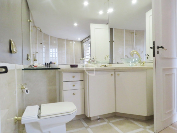 Imagem Imóvel com 3 Quartos à Venda, 389 m² em Centro - Joinville