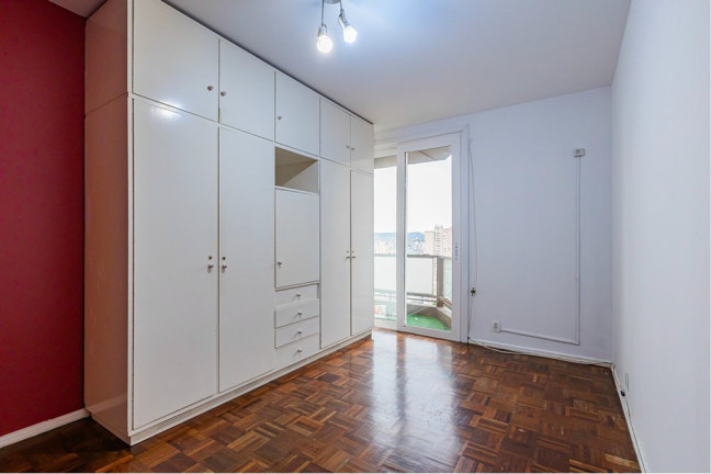 Imagem Apartamento com 3 Quartos à Venda, 167 m² em Centro Histórico - Porto Alegre Imagem Apartamento com 3 Quartos à Venda, 167 m² em Centro Histórico - Porto Alegre