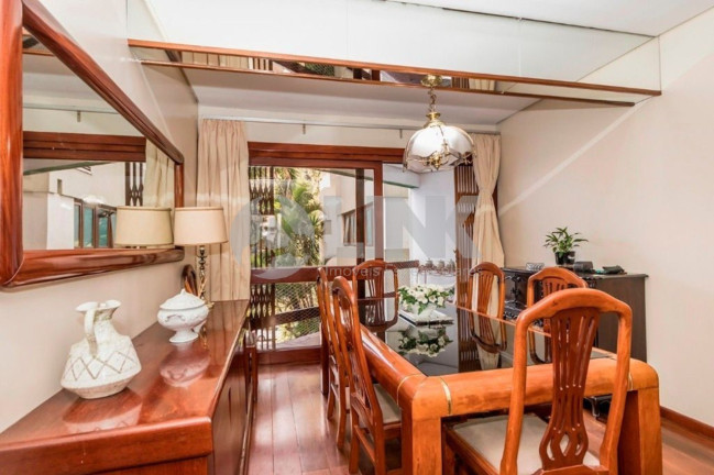Imagem Imóvel com 3 Quartos à Venda, 244 m² em Petrópolis - Porto Alegre
