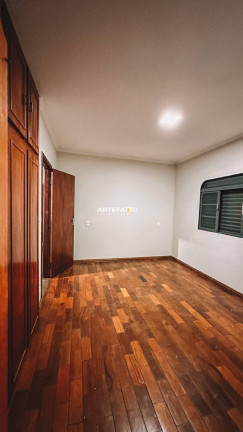 Imagem Sobrado com 3 Quartos à Venda, 205 m² Imagem Sobrado com 3 Quartos à Venda, 205 m²