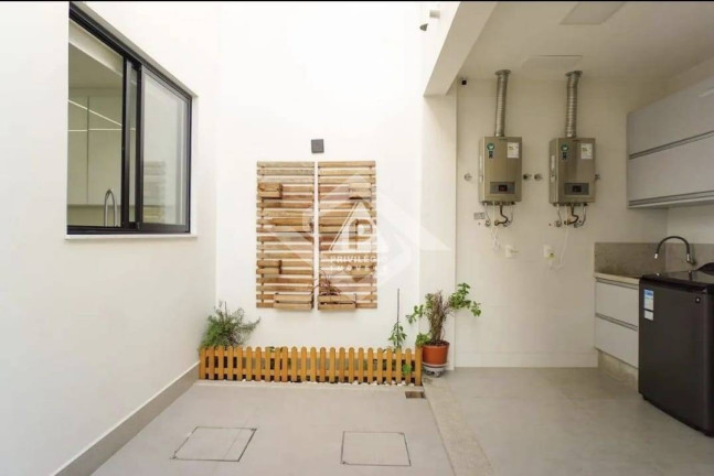 Imagem Casa com 6 Quartos à Venda, 320 m² em Barra Da Tijuca - Rio De Janeiro Imagem Casa com 6 Quartos à Venda, 320 m² em Barra Da Tijuca - Rio De Janeiro
