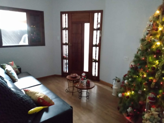 Sobrado com 5 Quartos à Venda ou Locação, 200 m² em Jardim Pararangaba - São José Dos Campos