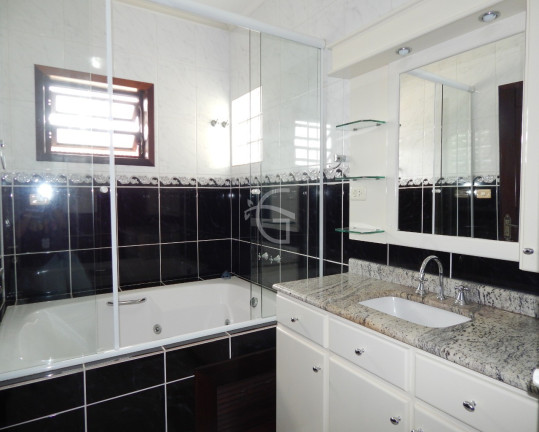 Imagem Casa com 4 Quartos à Venda, 206 m² em América - Joinville