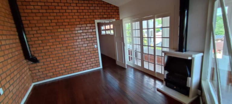 Imagem Casa com 3 Quartos à Venda, 310 m² em Vila Nova - Porto Alegre Imagem Casa com 3 Quartos à Venda, 310 m² em Vila Nova - Porto Alegre