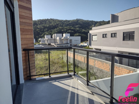 Imagem Casa com 3 Quartos à Venda, 197 m² em Rio Tavares - Florianópolis Imagem Casa com 3 Quartos à Venda, 197 m² em Rio Tavares - Florianópolis