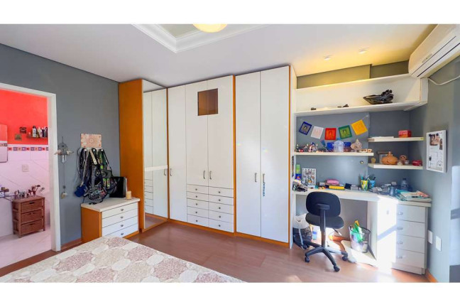 Imagem Casa com 4 Quartos à Venda, 394 m² em Vila Assunção - Porto Alegre Imagem Casa com 4 Quartos à Venda, 394 m² em Vila Assunção - Porto Alegre