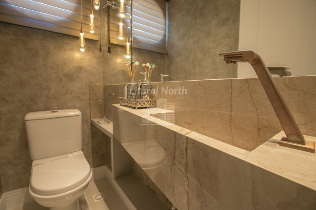 Imagem Cobertura com 5 Quartos à Venda, 261 m² em Barra Sul - Balneário Camboriú Imagem Cobertura com 5 Quartos à Venda, 261 m² em Barra Sul - Balneário Camboriú