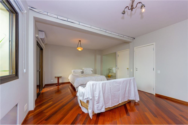 Imagem Imóvel com 3 Quartos à Venda,  em Vila Nova Conceição - São Paulo