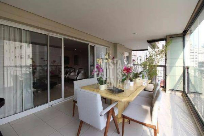 Apartamento com 3 Quartos à Venda, 240 m² em Vila Nova Conceição - São Paulo