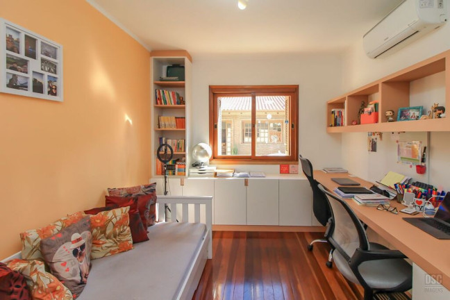 Imagem Casa com 3 Quartos à Venda, 205 m² em Tristeza - Porto Alegre Imagem Casa com 3 Quartos à Venda, 205 m² em Tristeza - Porto Alegre