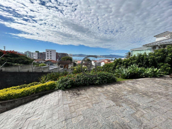 Imagem Casa com 4 Quartos à Venda, 211 m² em Centro - São José