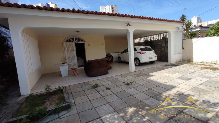 Casa com 3 Quartos à Venda, 220 m² em Lagoa Nova - Natal