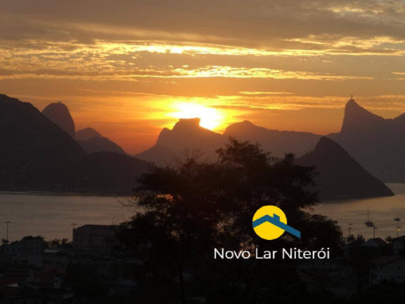 Imagem Casa com 3 Quartos à Venda, 300 m² em São Francisco - Niterói Imagem Casa com 3 Quartos à Venda, 300 m² em São Francisco - Niterói