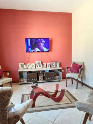 Imagem Casa com 6 Quartos à Venda, 280 m² em Córrego Grande - Florianópolis Imagem Casa com 6 Quartos à Venda, 280 m² em Córrego Grande - Florianópolis