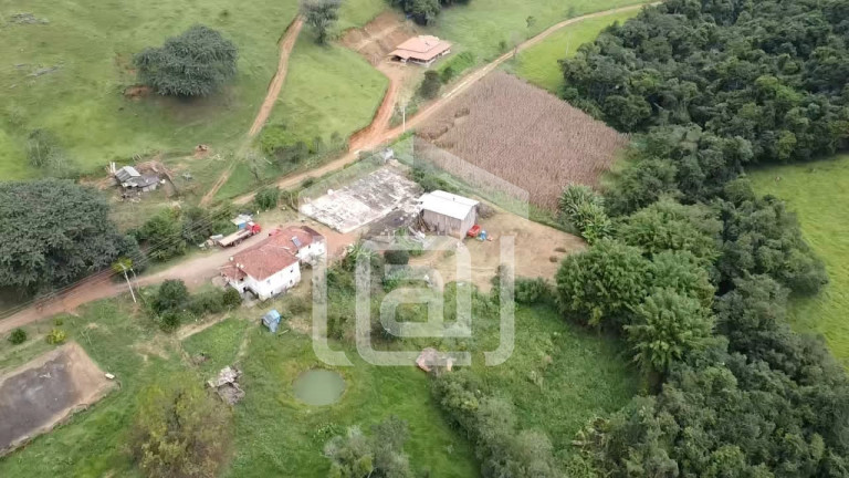 Imagem Imóvel com 4 Quartos à Venda, 120 m² em Santana De Caldas - Caldas Imagem Imóvel com 4 Quartos à Venda, 120 m² em Santana De Caldas - Caldas