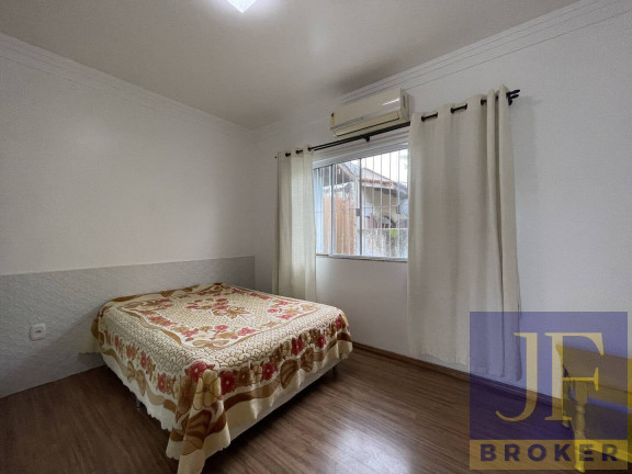 Imagem Casa com 3 Quartos à Venda, 250 m² em Florianópolis Imagem Casa com 3 Quartos à Venda, 250 m² em Florianópolis