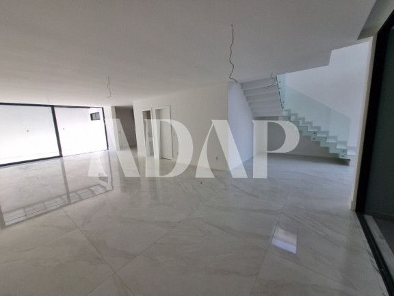 Imagem Casa com 4 Quartos à Venda, 400 m² em Recreio Dos Bandeirantes - Rio De Janeiro