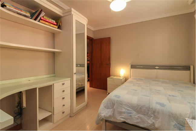 Imagem Casa com 4 Quartos à Venda, em Santa Tereza - Porto Alegre Imagem Casa com 4 Quartos à Venda, em Santa Tereza - Porto Alegre
