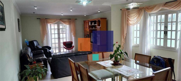 Casa com 3 Quartos à Venda, 242 m² em Vila Ipojuca - São Paulo