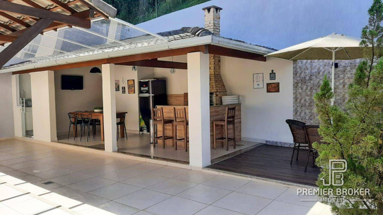 Imagem Casa com 4 Quartos à Venda, 202 m² em Tijuca - Teresópolis Imagem Casa com 4 Quartos à Venda, 202 m² em Tijuca - Teresópolis