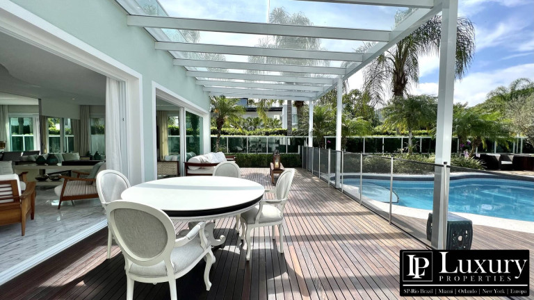 Imagem Casa com 7 Quartos à Venda, em Jurerê Internacional - Florianópolis Imagem Casa com 7 Quartos à Venda, em Jurerê Internacional - Florianópolis