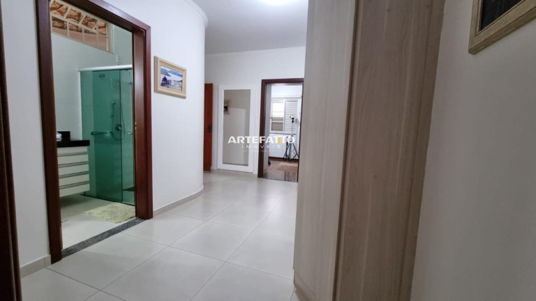 Imagem Casa com 3 Quartos à Venda, 600 m² Imagem Casa com 3 Quartos à Venda, 600 m²