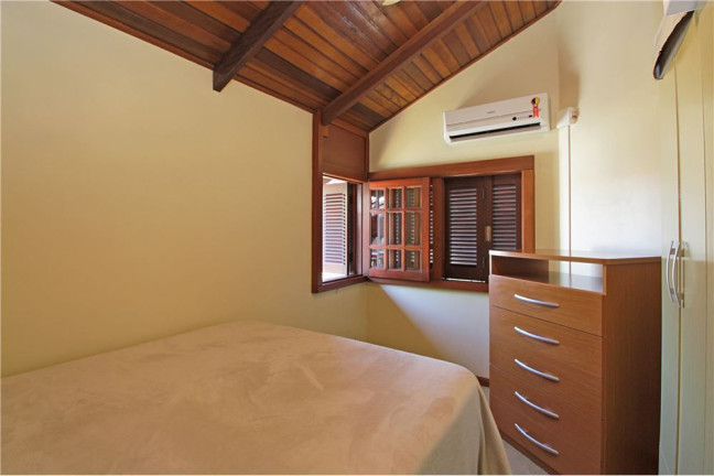 Imagem Casa com 5 Quartos à Venda, em Gloria - Porto Alegre Imagem Casa com 5 Quartos à Venda, em Gloria - Porto Alegre