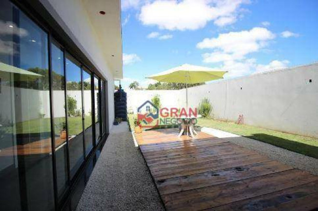 Imagem Casa com 4 Quartos à Venda, 233 m² em Butiatuvinha - Curitiba Imagem Casa com 4 Quartos à Venda, 233 m² em Butiatuvinha - Curitiba