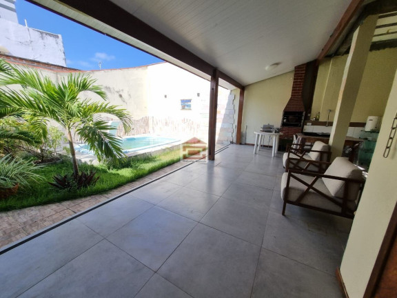 Imagem Casa com 3 Quartos à Venda, 230 m² Imagem Casa com 3 Quartos à Venda, 230 m²