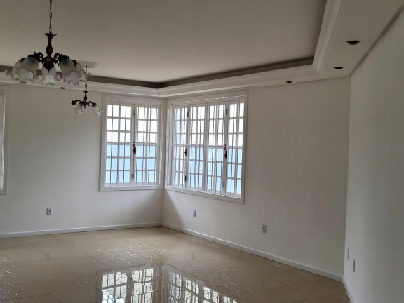 Imagem Casa com 3 Quartos à Venda, 360 m² em Camobi - Santa Maria