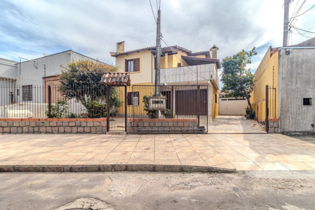 Imagem Casa com 5 Quartos à Venda, 270 m² em Sarandi - Porto Alegre Imagem Casa com 5 Quartos à Venda, 270 m² em Sarandi - Porto Alegre