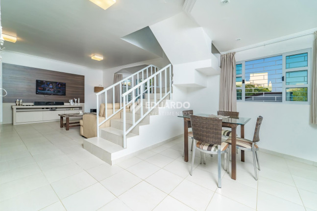 Casa com 7 Quartos à Venda, 630 m² em Mariscal - Bombinhas