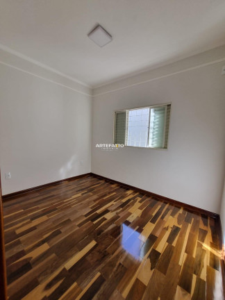 Imagem Casa com 3 Quartos à Venda, 140 m² Imagem Casa com 3 Quartos à Venda, 140 m²