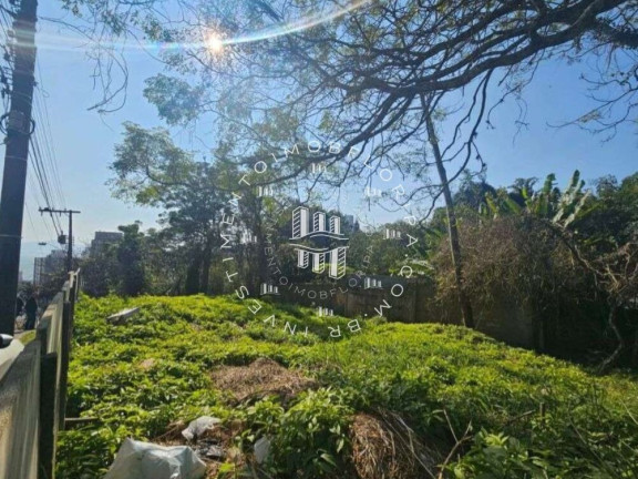 Terreno à Venda, 1.750 m² em Agronômica - Florianópolis