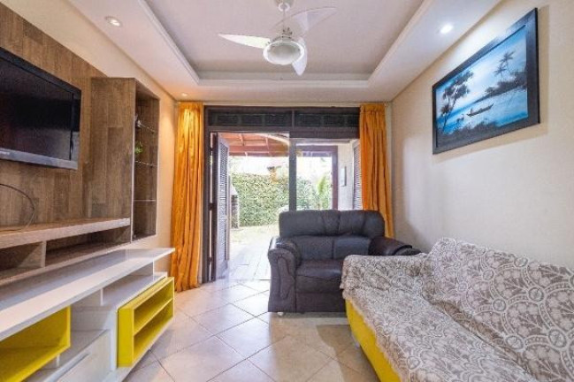 Imagem Sobrado com 3 Quartos à Venda, 160 m² em Cachoeira Do Bom Jesus - Florianópolis