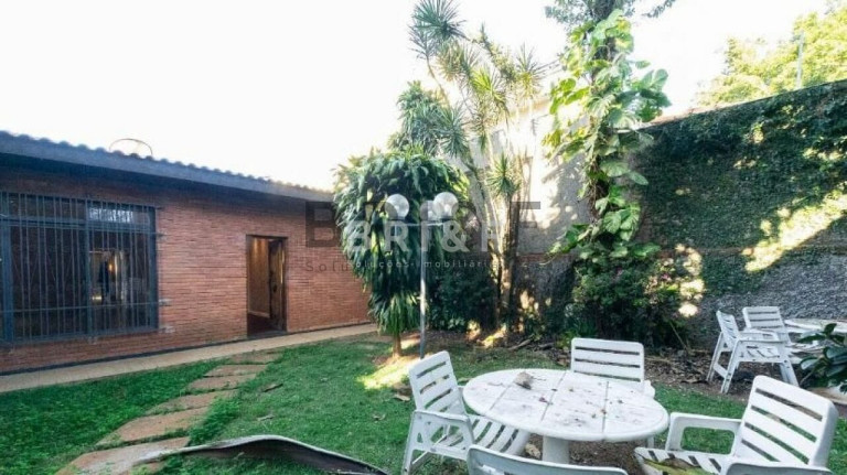 Imagem Sobrado com 3 Quartos à Venda, 256 m² em Moema - São Paulo Imagem Sobrado com 3 Quartos à Venda, 256 m² em Moema - São Paulo