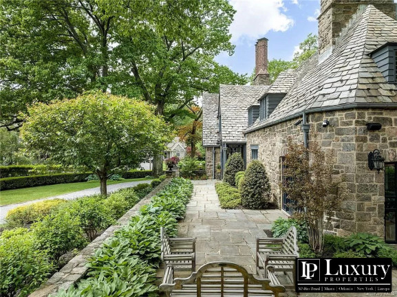 Imagem Casa com 5 Quartos à Venda, em Bronxville - New York City Imagem Casa com 5 Quartos à Venda, em Bronxville - New York City