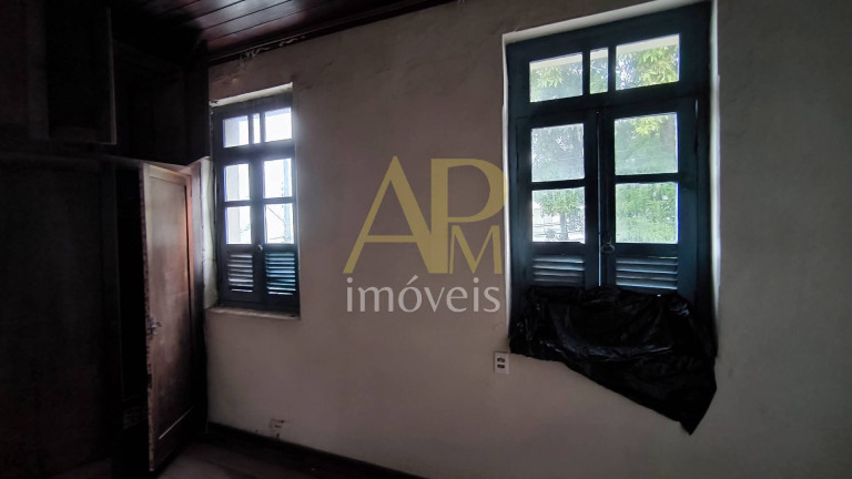 Imagem Casa com 4 Quartos à Venda, 290 m² em Centro - São José Imagem Casa com 4 Quartos à Venda, 290 m² em Centro - São José