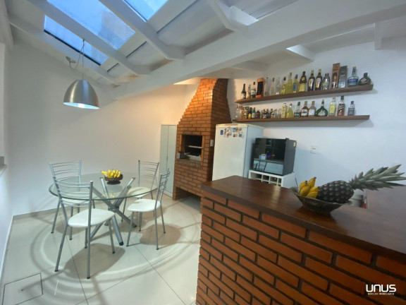 Imagem Casa com 3 Quartos à Venda, 220 m² em Estreito - Florianópolis