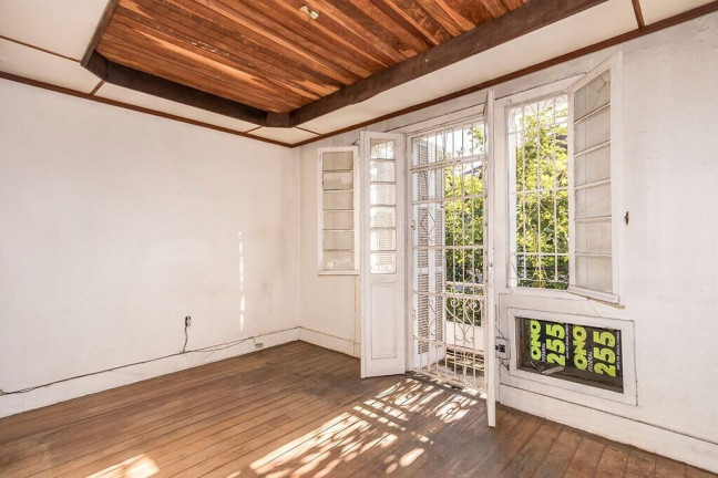 Imagem Casa com 3 Quartos à Venda, 305 m² em Floresta - Porto Alegre Imagem Casa com 3 Quartos à Venda, 305 m² em Floresta - Porto Alegre