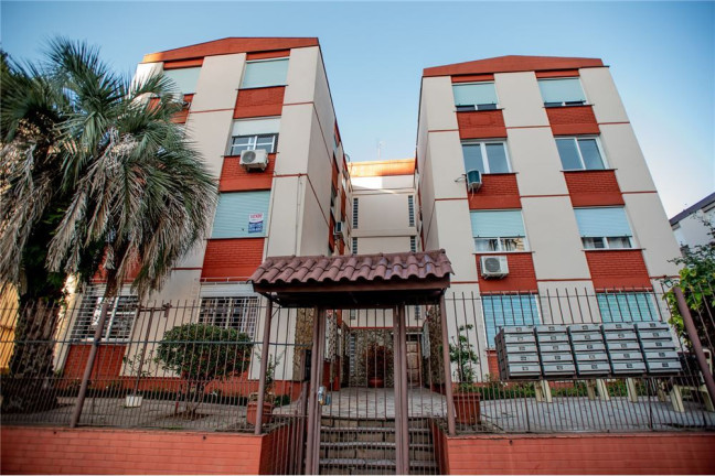 Imóvel com 2 Quartos à Venda,  em Passo Da Areia - Porto Alegre